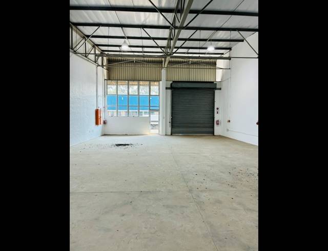216M² WAREHOUSE TO LET IN GLEN ANIL